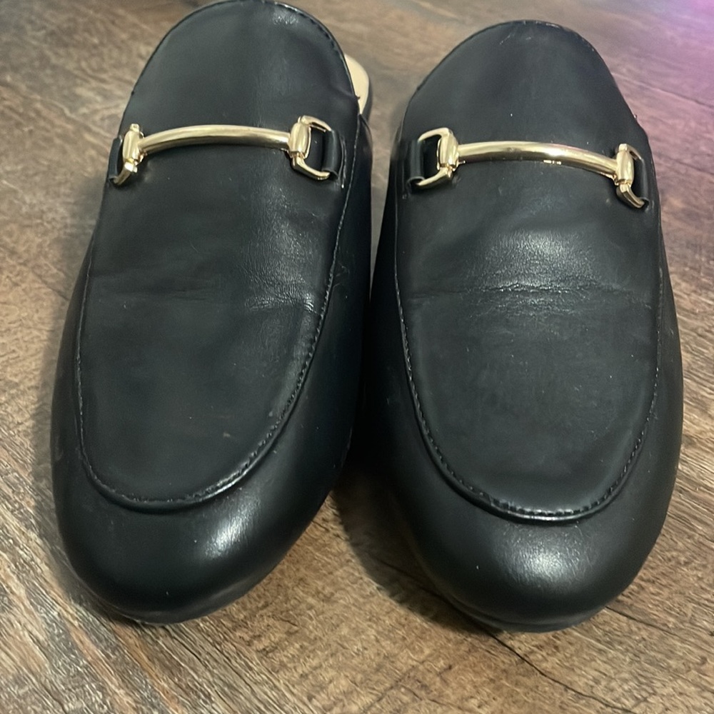 Boohoo size 5 loafers with gold bar - Picture 2 of 3